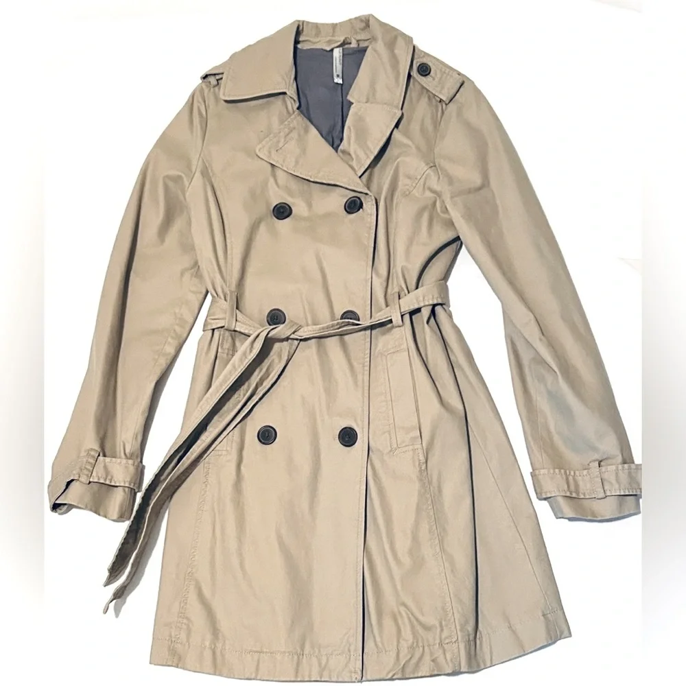 Classic Tan Trench Coat - Picture 1 of 3